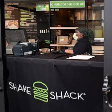 Shake Shack Seeks New CEO, Maintains Q4 Guidance