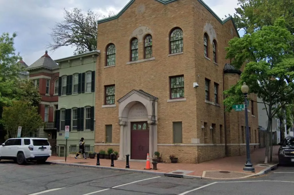 Man arrested for spraying unknown substance, shouting 'Gas the Jews' at DC synagogue: report