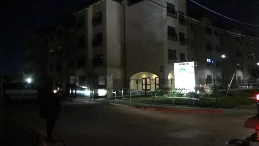 Manhunt for suspect who shot security guard at Houston apartment complex in East End