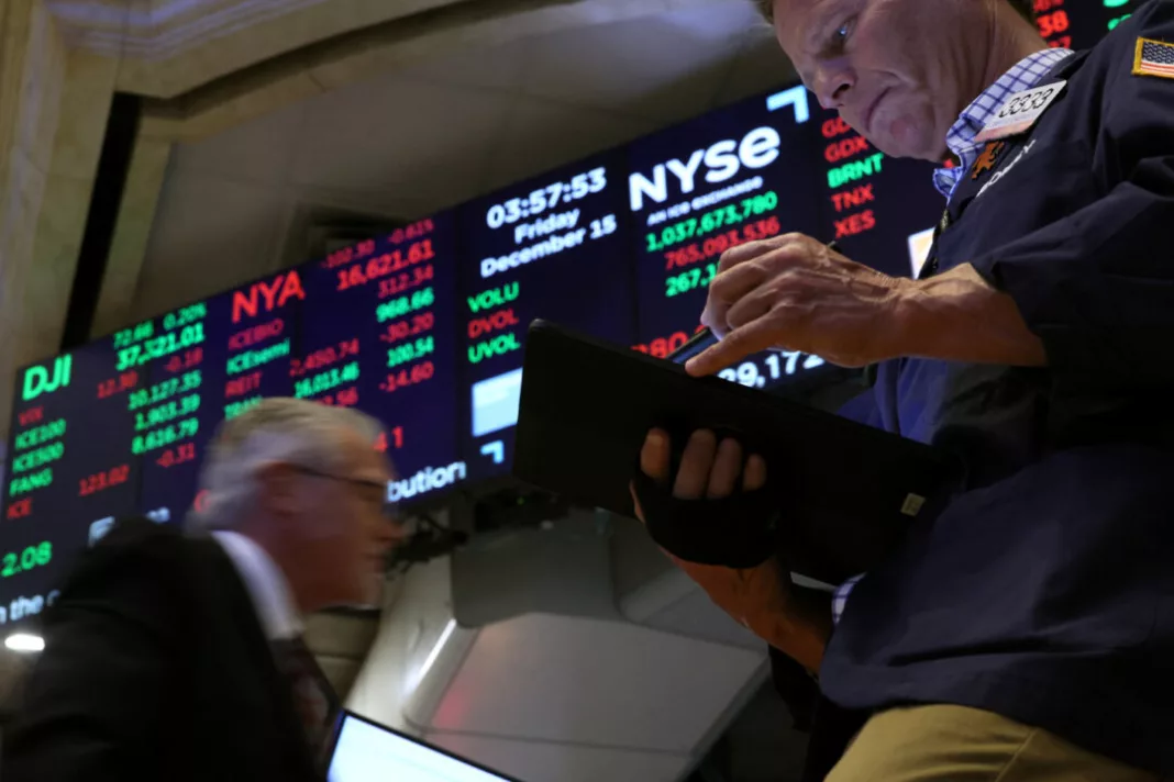 Wall Street Rises, Focus on Economic Data