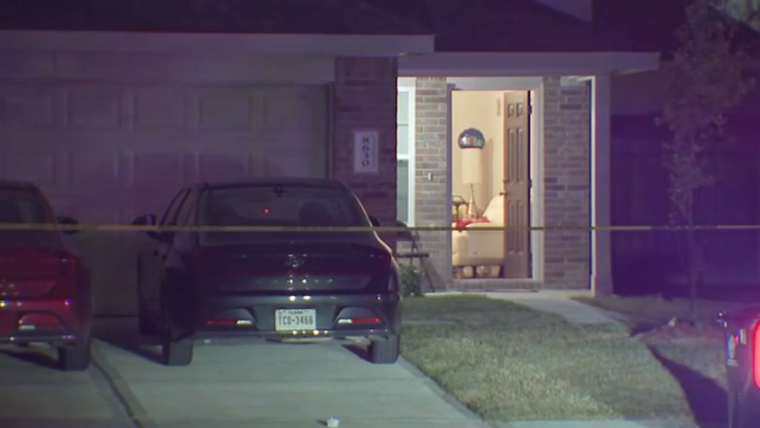 Woman surrenders after fatally shooting spouse in NE Houston, according to police