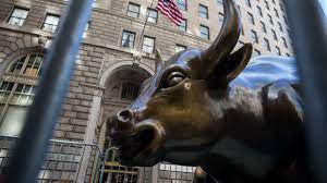 Wall Street Bull Foresees Stock Rally Pause, Expects S&P 500 to Rise in 2024