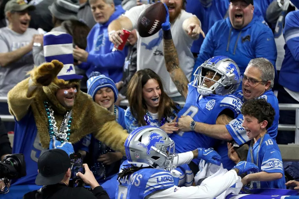 Lions' Enchanting Atmosphere: A Dream for Jets and Giants