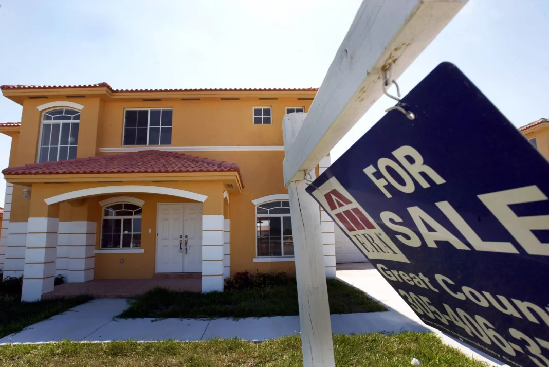 Mortgage Rate Drop Attracts Buyers to Housing Market