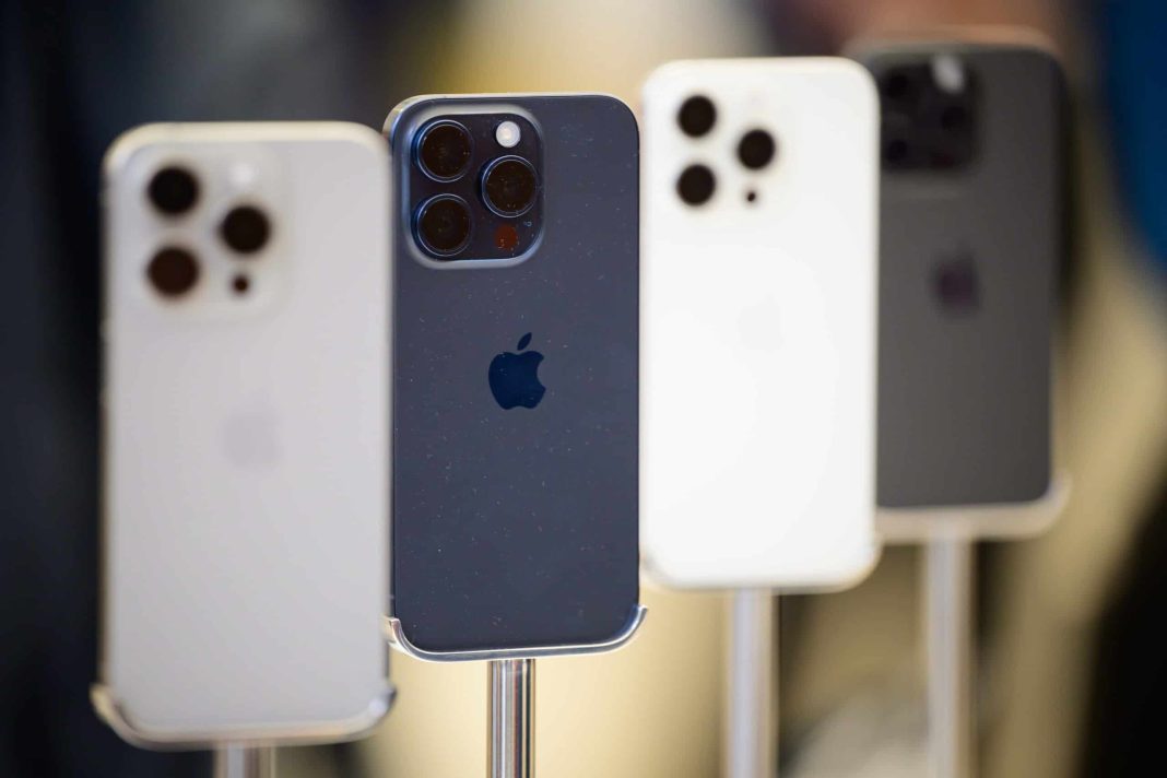Apple Reports Steepest Quarterly Decline in iPhone Sales Amidst Pandemic