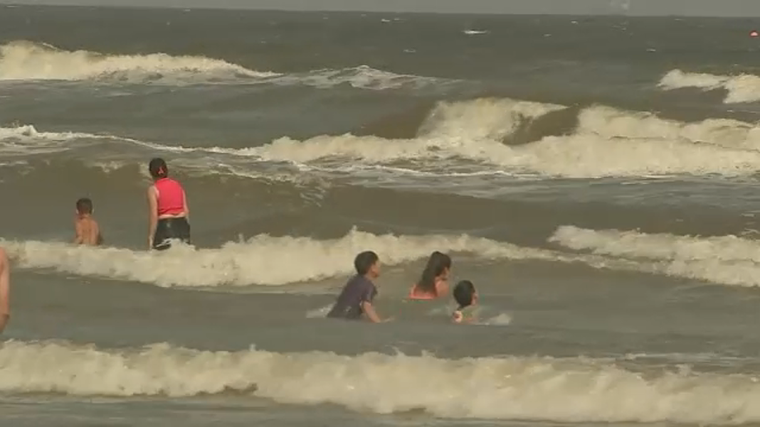 Tragic Rip Current Incident Claims Life of Houston Teenager at Galveston Beach