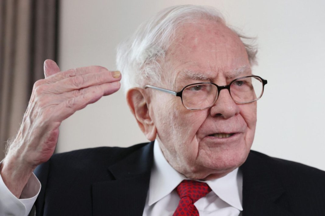 Warren Buffett's $200 Billion Cash Reserves Raise Questions about Stock Market and Dot-Com Bubble