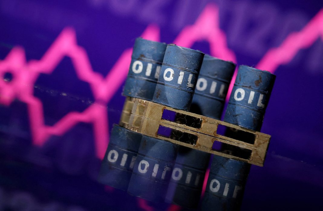 Market Update: Crude Oil and Gold Prices Fluctuate, Dollar Gains Against Yen