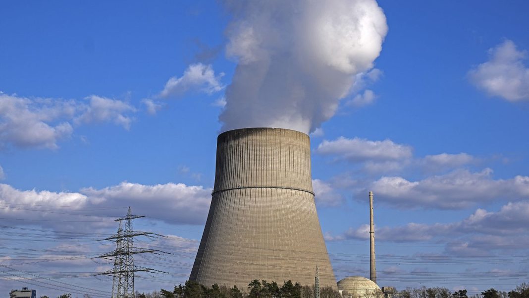 The Pros and Cons of Nuclear Power Plants in Australia: Perspectives from Locals and Politicians