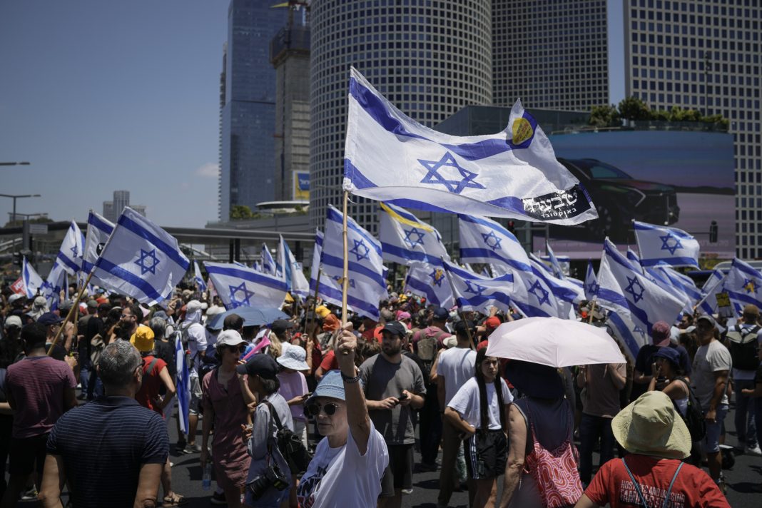 Israeli Protesters Call for Cease-Fire and Prime Minister's Resignation in Gaza War Anniversary Demonstration