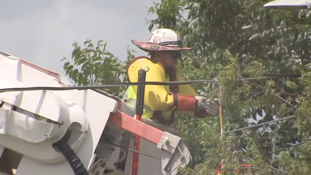 Threats and Violence Against CenterPoint Energy's Linemen Amid Power Restoration - Calls for Change