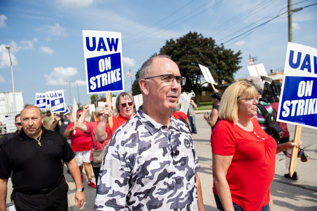 UAW Threatens Work Stoppages at Ford and Stellantis Plants, Potentially Disrupting US Automotive Industry