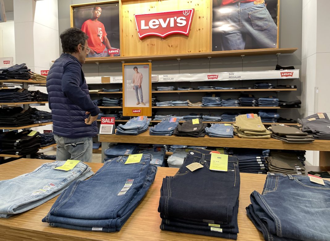 Levi's Sees Growth in Core Jeans Brand Amid Dockers Struggles and Strategic Changes