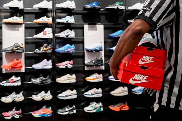 Nike Faces Tough Earnings Ahead: Leadership Change and Market Challenges