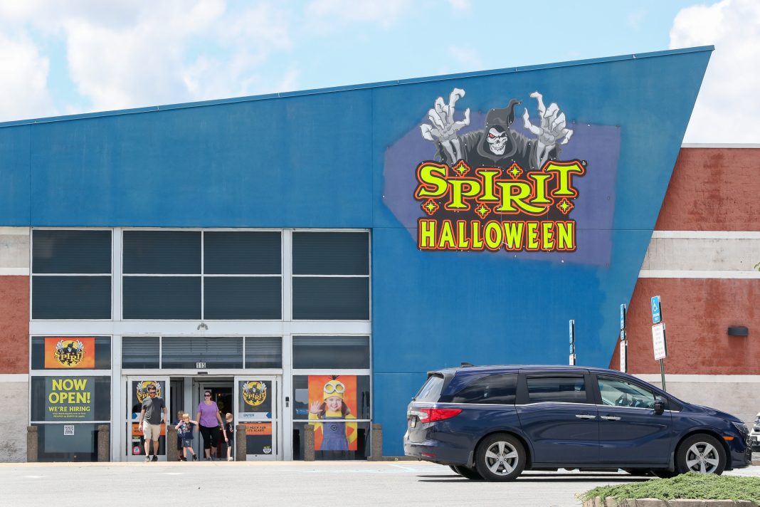 Spirit Halloween Expands with Festive Spirit Christmas Stores for the Holiday Season