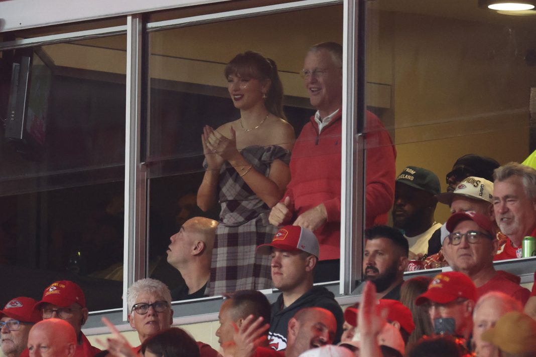 Taylor Swift Supports Travis Kelce at Chiefs Game with Dad by Her Side